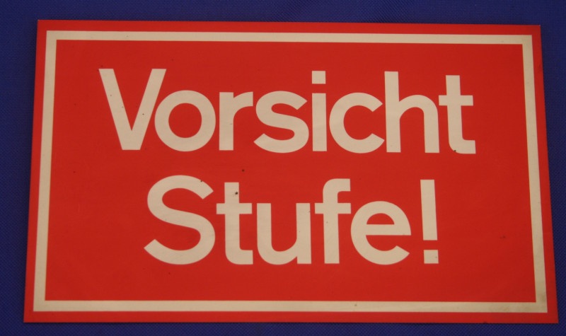 Hinweischild Vorsicht Stufe ca. 25x15cm rot