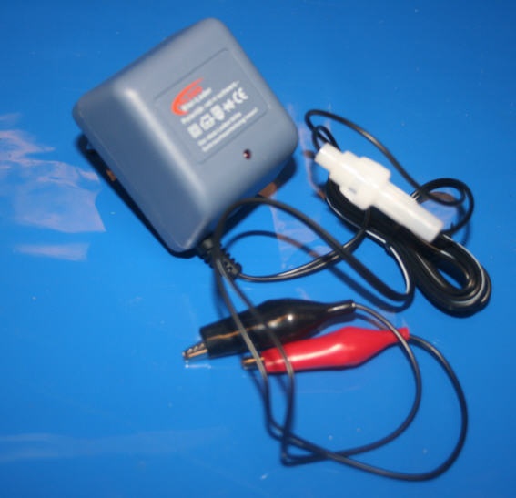 Ladegerät Batterie mit Klemmen 12V 300mA
