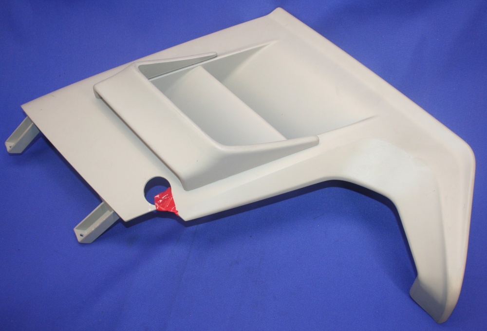 Verkleidungsteil K-RT/LT links mit Stb. grund. beschädigt