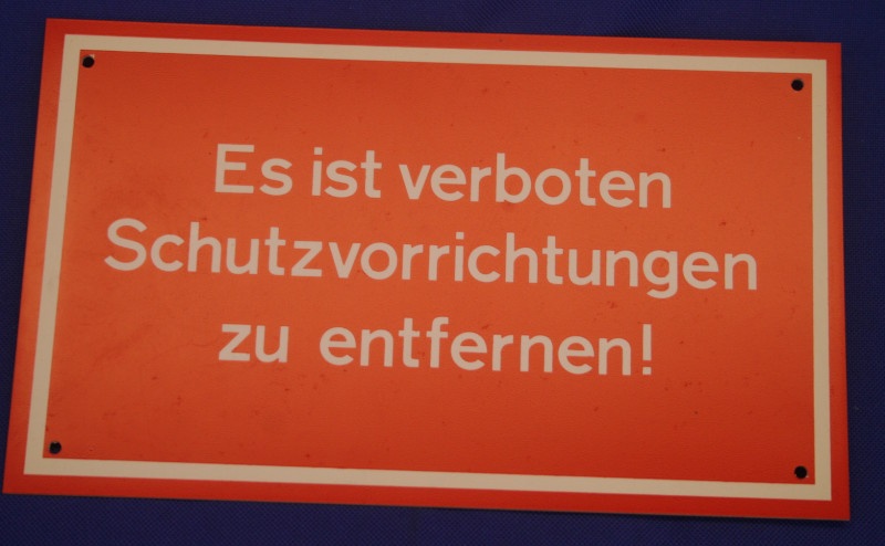 Hinweisschild Es ist veboten Schutzvorricht. ca. 25x15cm rot